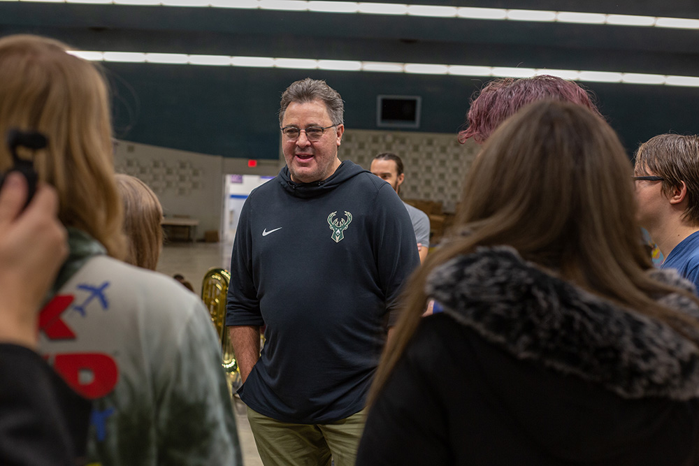 Vince Gill meets with Waverly students (Photo Courtesy of KHS America)